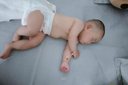 嘉鱼四个月宝宝12斤 嘉鱼四个月宝宝12斤